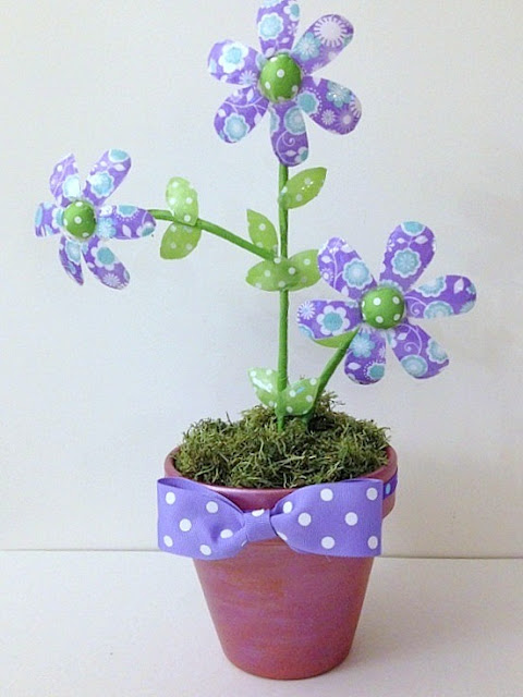Flowers from recycled water bottles a cute tutorial for making flowers out of those water bottles we throw away.